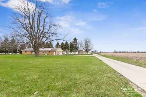 Exterior - 3497 E 3000n Rd, Bourbonnais, IL 60914 photo 1 of 9