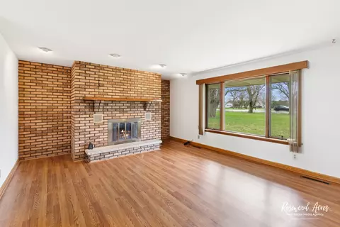 Living - 3497 E 3000n Rd, Bourbonnais, IL 60914 photo 2 of 3