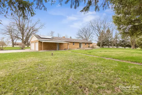 Exterior - 3497 E 3000n Rd, Bourbonnais, IL 60914 photo 4 of 9