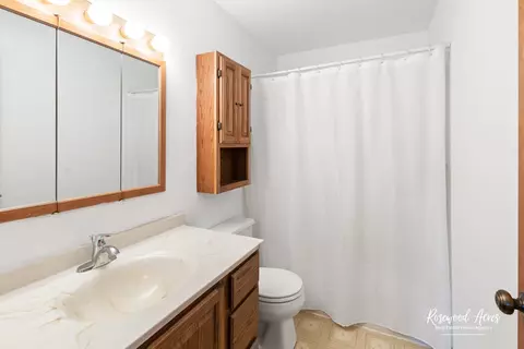 Bath - 3497 E 3000n Rd, Bourbonnais, IL 60914 photo 2 of 2