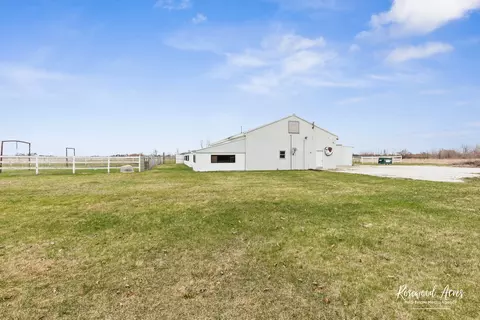 Exterior - 3497 E 3000n Rd, Bourbonnais, IL 60914 photo 7 of 9