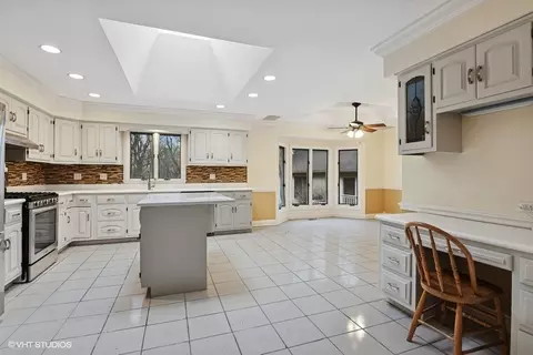 Kitchen - 39 W165 Red Cloud Ln, Elgin, IL 60124 photo 1 of 1
