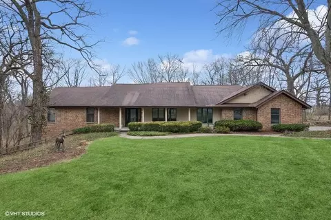 39 W165 Red Cloud Ln, Elgin, IL 60124