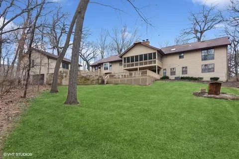 Exterior - 39 W165 Red Cloud Ln, Elgin, IL 60124 photo 2 of 3