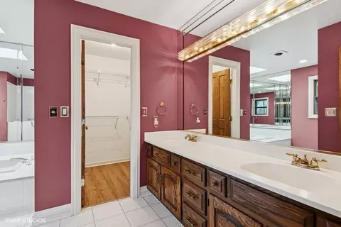 Bath - 39 W165 Red Cloud Ln, Elgin, IL 60124 photo 1 of 2