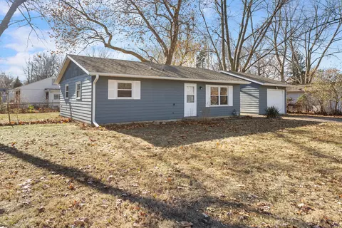 1813 Greendale Dr, Champaign, IL 61821