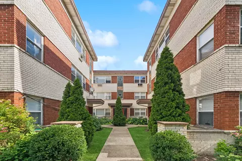2658 W Rascher Ave #301, Chicago, IL 60625