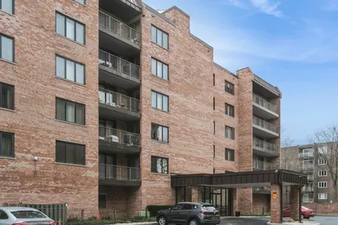 905 Center St #508, Des Plaines, IL 60016