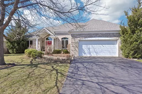 935 Red Hawk Dr, Antioch, IL 60002