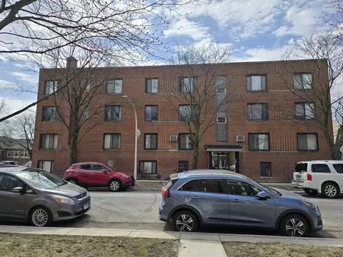 2843 W Arthur Ave #2W, Chicago, IL 60645