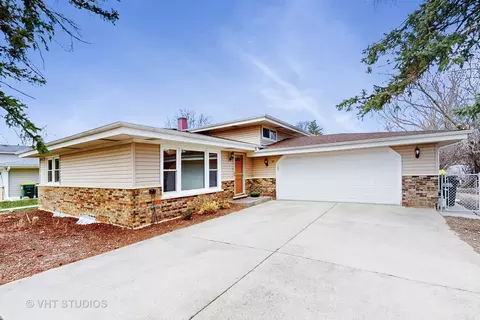 14 W 56th Pl, Westmont, IL 60559