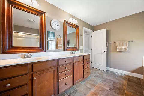 Bath - 1719 Arborvitae Ct, Normal, IL 61761 photo 2 of 5