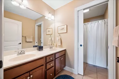 Bath - 1719 Arborvitae Ct, Normal, IL 61761 photo 4 of 5
