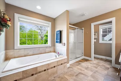 Bath - 1719 Arborvitae Ct, Normal, IL 61761 photo 3 of 5
