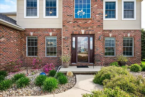 Exterior - 1719 Arborvitae Ct, Normal, IL 61761 photo 5 of 10