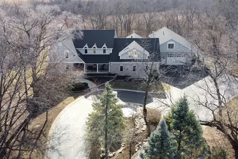 225 Delia Dr, Wauconda, IL 60084
