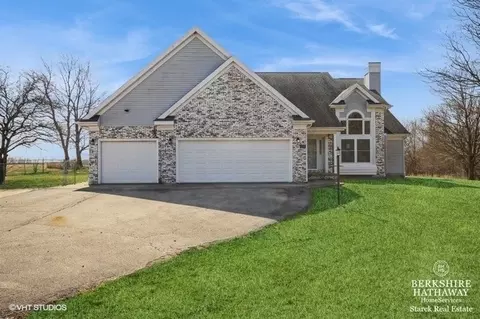 1301 W Clinton Ave, Farmer City, IL 61842