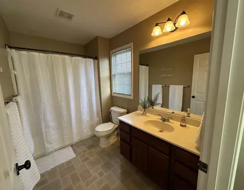 Bath - 1601 Belclare Rd, Normal, IL 61761 photo 2 of 2