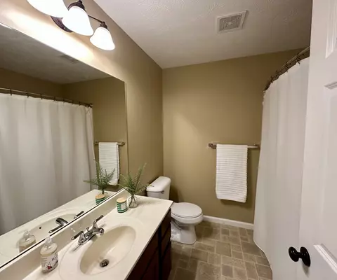 Bath - 1601 Belclare Rd, Normal, IL 61761 photo 1 of 2