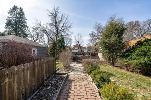 Exterior - 665 Addison St, Elgin, IL 60120 photo 4 of 5