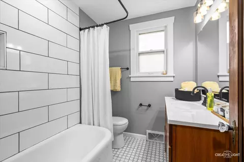 Bath - 665 Addison St, Elgin, IL 60120 photo 1 of 2