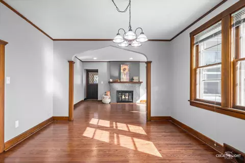 Living - 665 Addison St, Elgin, IL 60120 photo 2 of 3