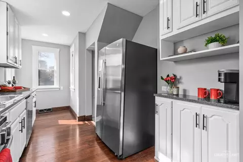 Kitchen - 665 Addison St, Elgin, IL 60120 photo 1 of 2