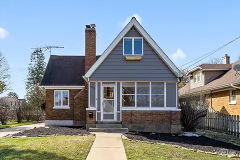 665 Addison St, Elgin, IL 60120