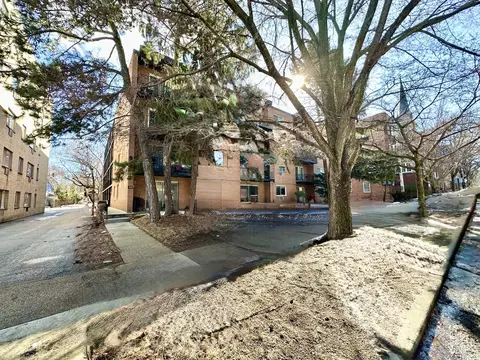 930 Washington St #1B, Evanston, IL 60202