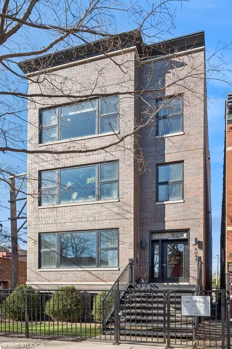 1944 W Thomas St #1, Chicago, IL 60622