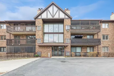 10401 Menard Ave #114, Oak Lawn, IL 60453