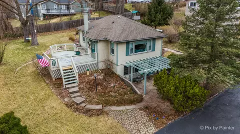 10 Woody Way, Oakwood Hills, IL 60013