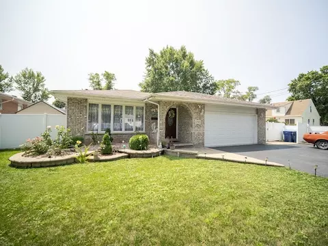 6543 W 108th St, Worth, IL 60482