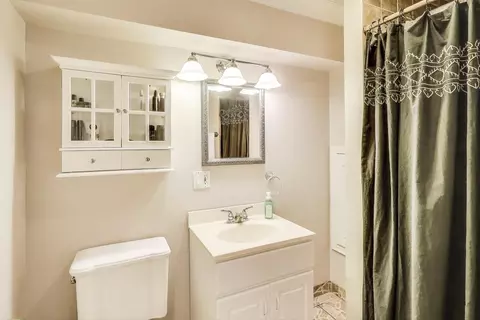 Bath - 21522 W Georgetown Ct, Plainfield, IL 60544 photo 3 of 3