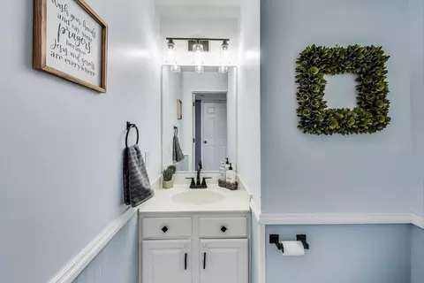 Bath - 21522 W Georgetown Ct, Plainfield, IL 60544 photo 1 of 3