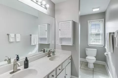Bath - 21522 W Georgetown Ct, Plainfield, IL 60544 photo 2 of 3