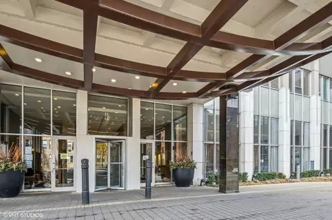 655 W Irving Park Rd #3516, Chicago, IL 60613