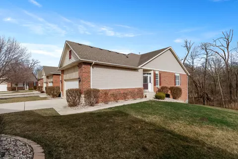 9800 Oakwood Ct, Saint John, IN 46373