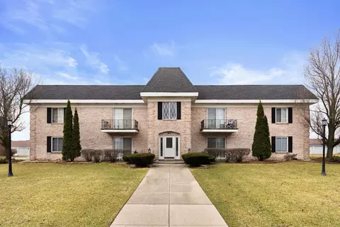 910 Camellia Dr #12, Munster, IN 46321