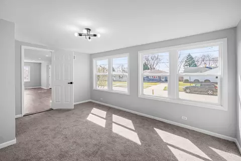 526 Lindberg Ct, Elgin, IL 60123 photo 9