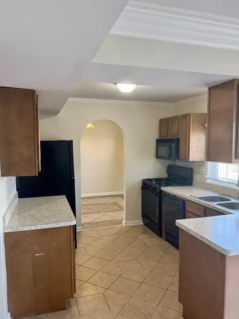Kitchen - 960 Annandale Dr, Elgin, IL 60123 photo 1 of 2