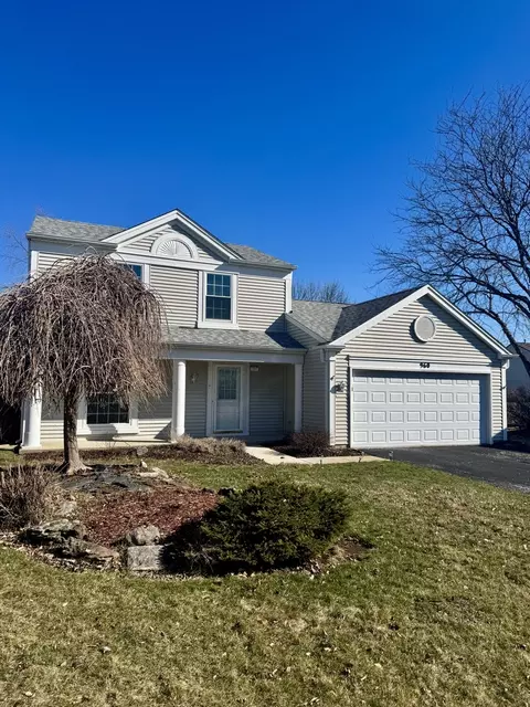 Exterior - 960 Annandale Dr, Elgin, IL 60123 photo 4 of 9