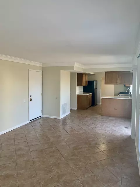 Living - 960 Annandale Dr, Elgin, IL 60123 photo 3 of 6
