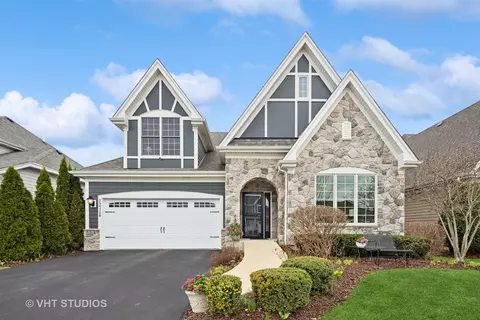 25 W728 Golf View Ln, Winfield, IL 60190