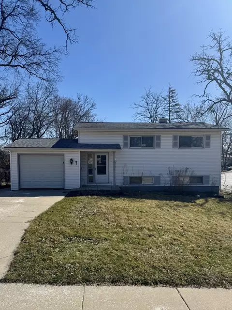 7 Timber Trl, Streamwood, IL 60107