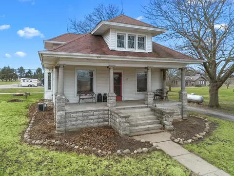 6217 Broadway St, Richmond, IL 60071