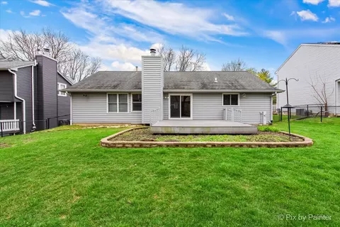 Exterior - 1982 Banks Dr, Elgin, IL 60123 photo 6 of 8