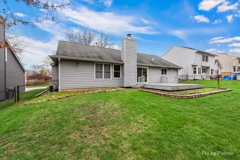 Exterior - 1982 Banks Dr, Elgin, IL 60123 photo 5 of 8