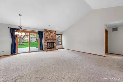 Living - 1982 Banks Dr, Elgin, IL 60123 photo 3 of 4