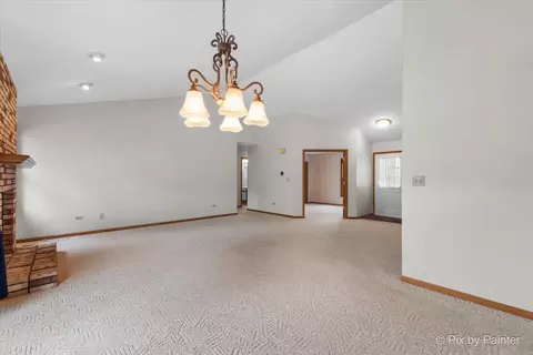 Living - 1982 Banks Dr, Elgin, IL 60123 photo 2 of 4